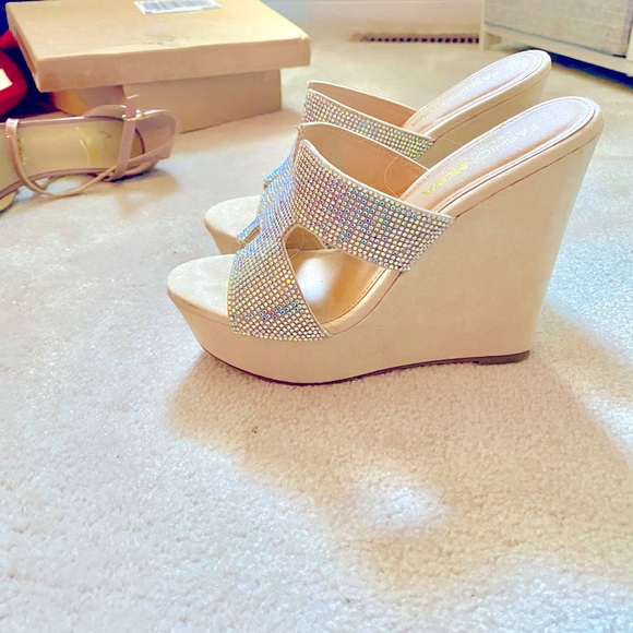 Fashion nova wedges - Picture 2 of 2